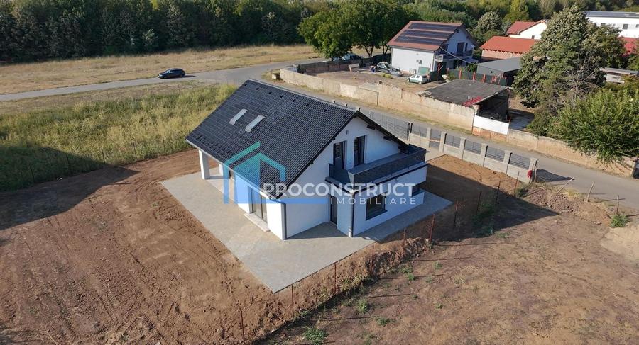 Casă individuală cu 5 camere cu Canalizare în Torontalului