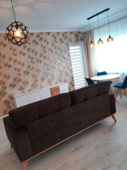 Apartament cu 2 camere semidecomandat, mobilat în Florești