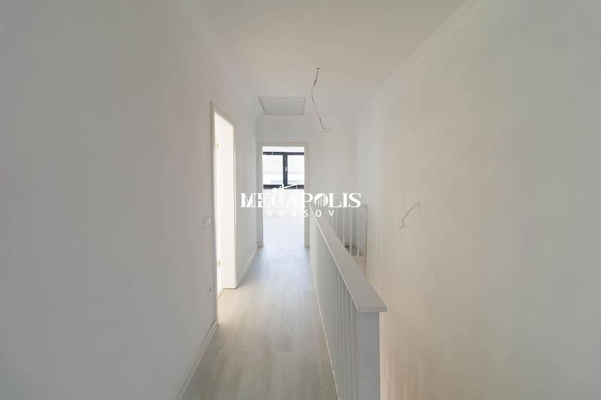 Duplex cu 3 camere cu Canalizare în Sânpetru