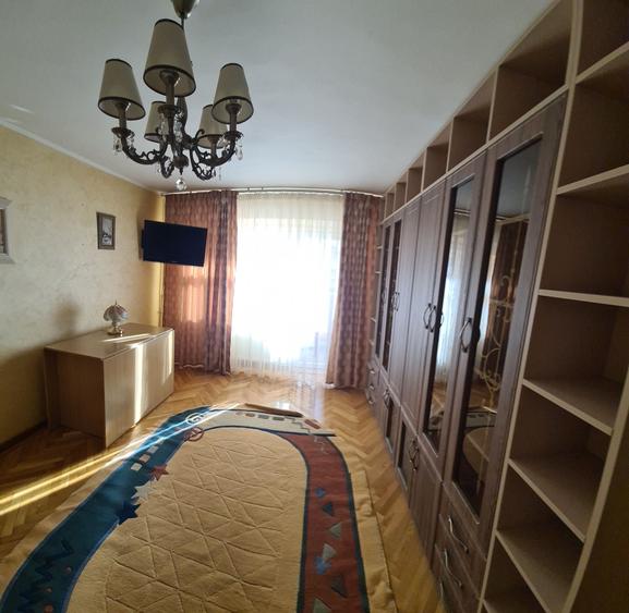 Apartament cu 3 camere decomandat, mobilat în Ultracentral