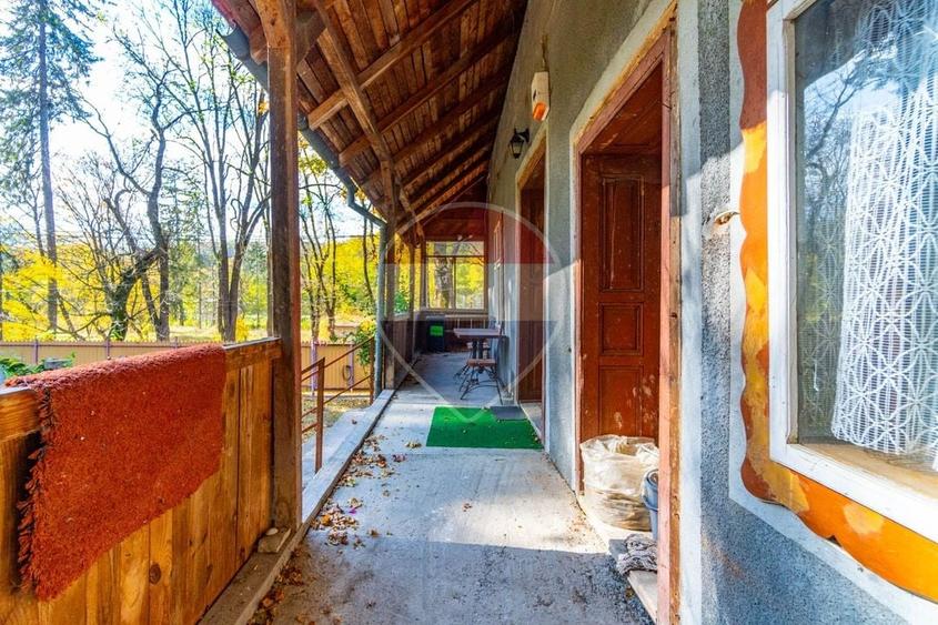 Casă individuală cu 6 camere cu Teren 5178 Mp în Vâlcele