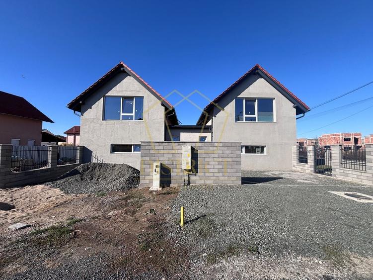 Duplex cu 4 camere cu Canalizare în Ghiroda