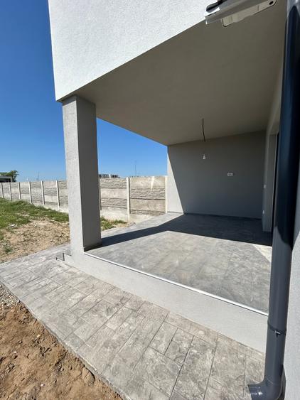 Duplex cu 4 camere cu Canalizare în Moșnița Veche