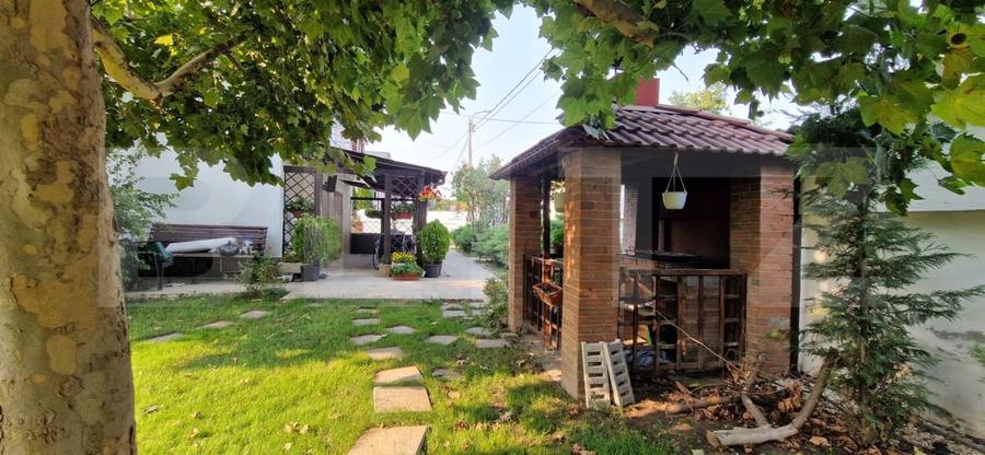Casă individuală cu 7 camere cu Teren 700 Mp în Bordei