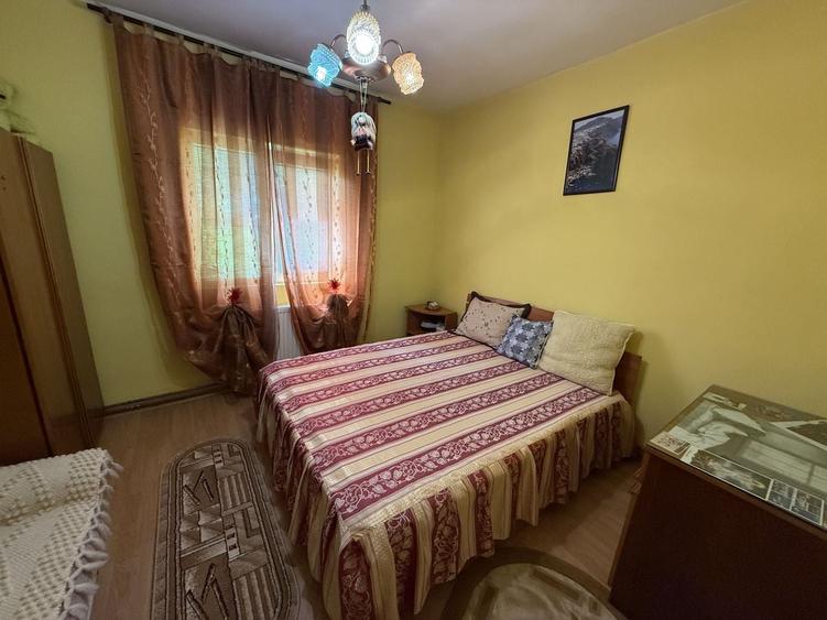 Casă individuală cu 6 camere cu Canalizare în Ghioșești