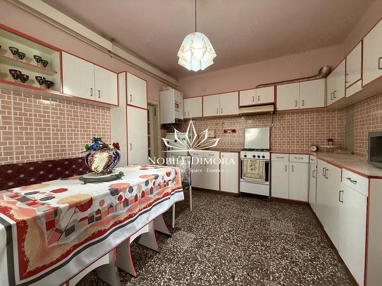 Casă cu 4 camere cu Teren 398 Mp în Central