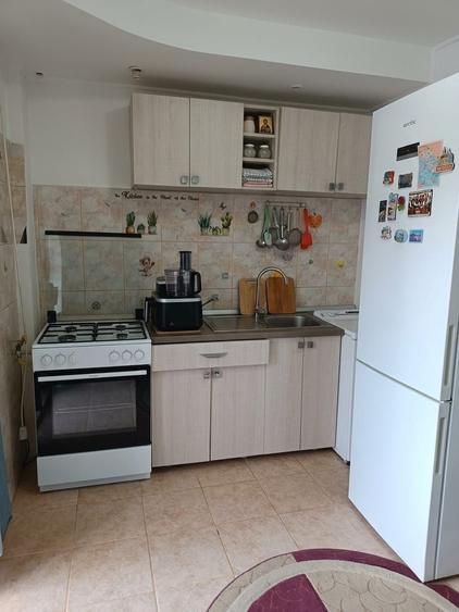 Apartament cu 3 camere decomandat în Bratia din Deal