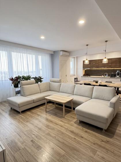 Apartament cu 3 camere semidecomandat, mobilat în Florești