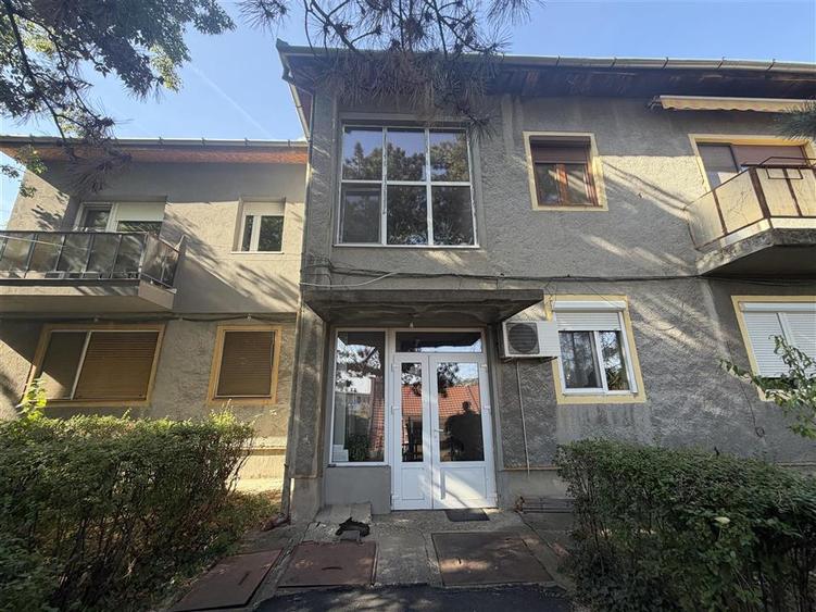 Apartament cu 3 camere semidecomandat în Nord