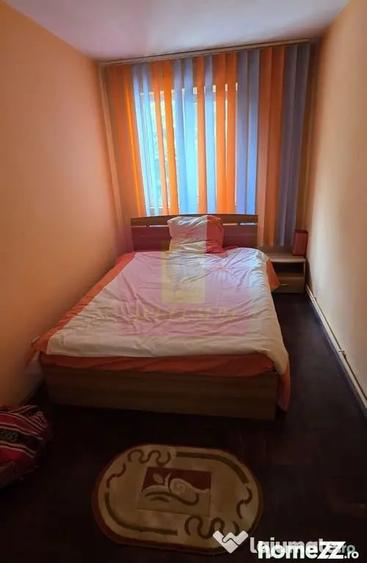 Apartament cu 3 camere semidecomandat în Autogară