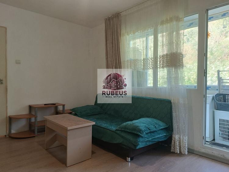 Apartament cu 2 camere nedecomandat, mobilat în Central
