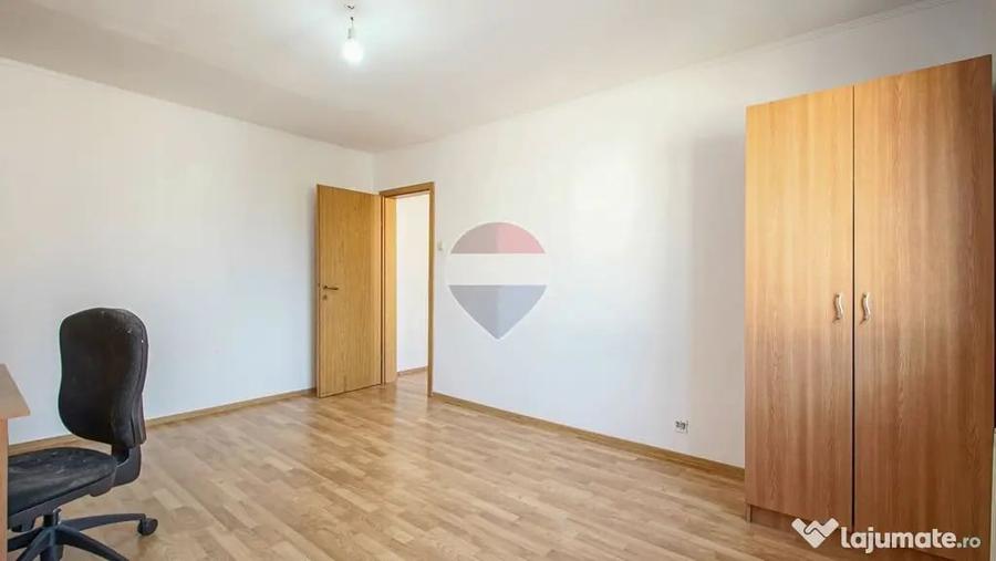 Apartament cu 3 camere semidecomandat în Nord
