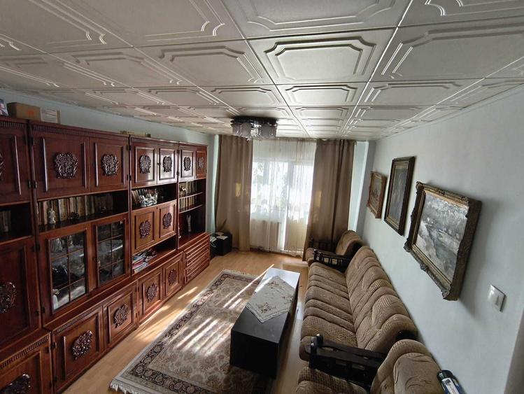 Apartament cu 4 camere decomandat în Central