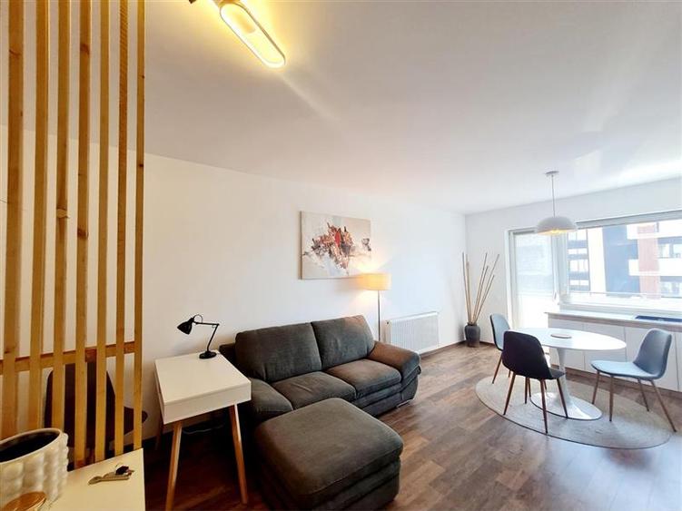 Apartament cu 2 camere decomandat în Tractorul
