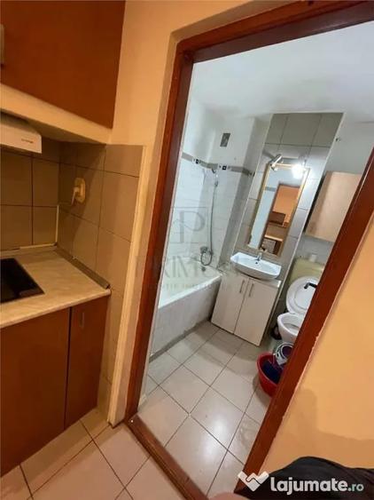 Garsonieră decomandată în Central