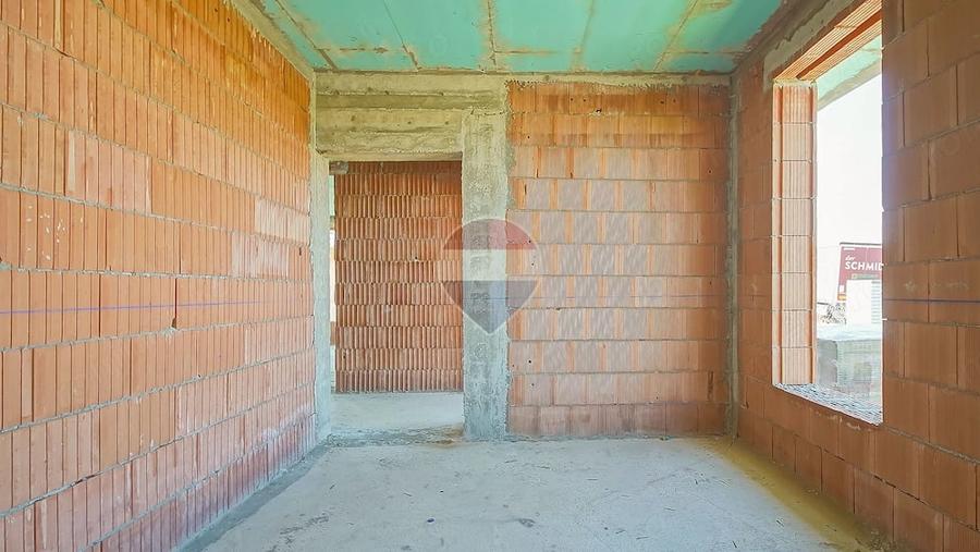 Casă cu Teren 500 Mp în Cristian