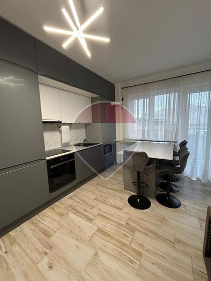 Apartament cu 3 camere decomandat în Central