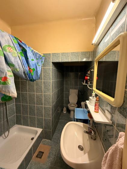 Apartament cu 4 camere semidecomandat în Central