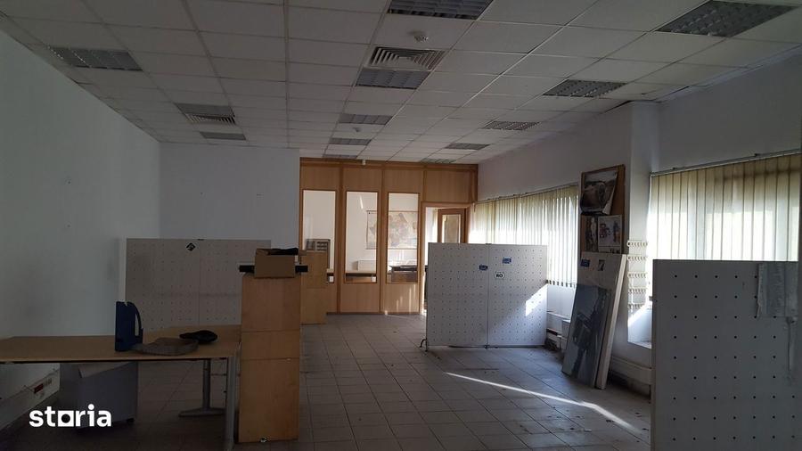 Spațiu comercial, de 2,750 mp, în Militari