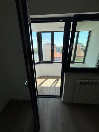 Apartament cu 3 camere decomandat în Nord-Est