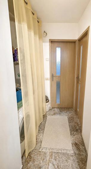 Apartament cu 2 camere semidecomandat în Rovine