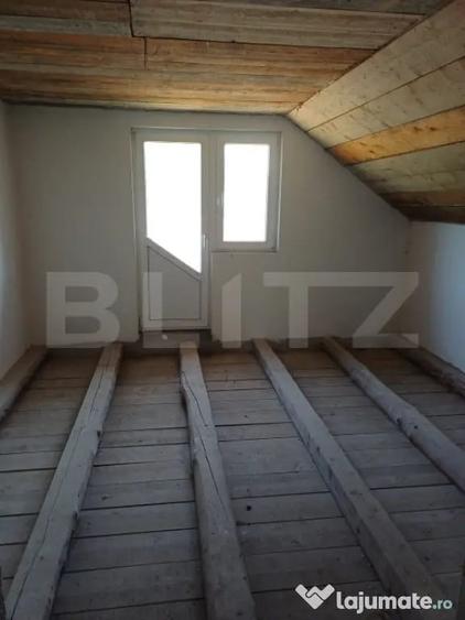 Casă cu 4 camere cu Teren 2200 Mp în Central