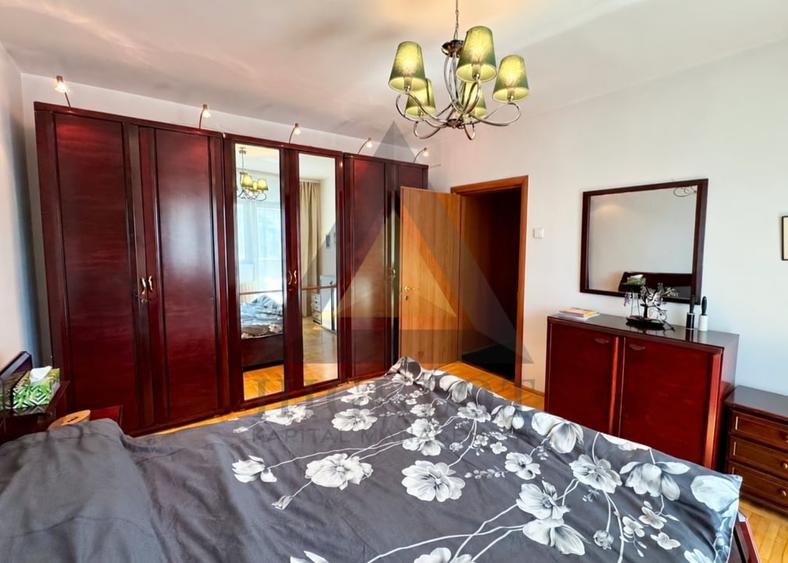 Apartament cu 3 camere decomandat, mobilat în P-ța Victoriei