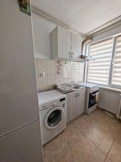 Apartament cu 2 camere decomandat, mobilat în Titan