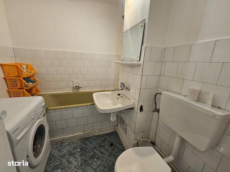 De vanzare apartament cu 2 camere, decomandat, Crisului, etaj 3 - 5