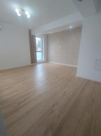 Apartament cu 3 camere decomandat în Malu Roșu
