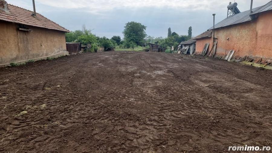 Teren de 800 mp, în Poroschia