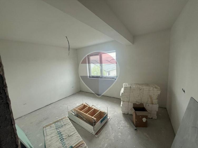 Casă individuală cu 4 camere cu Teren 377 Mp în Central