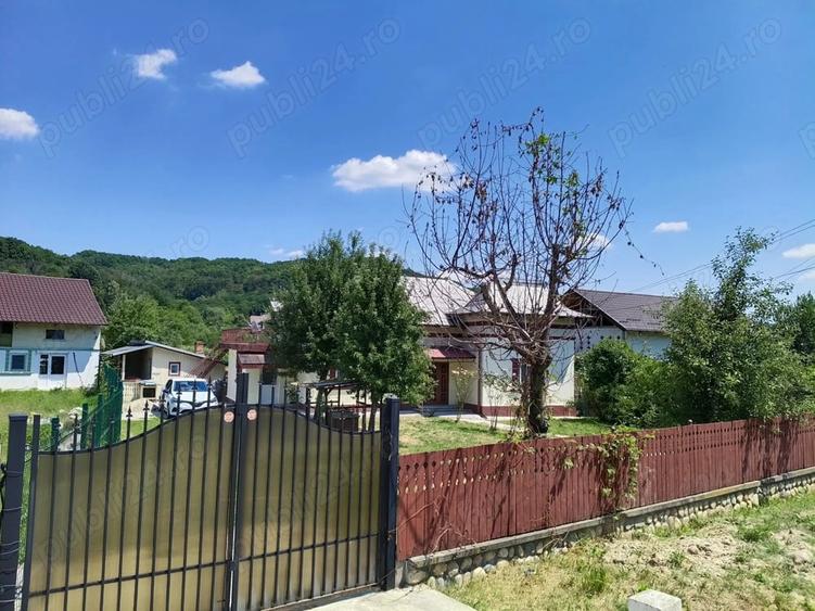 Casă cu 3 camere cu Teren 2500 Mp în Băbana