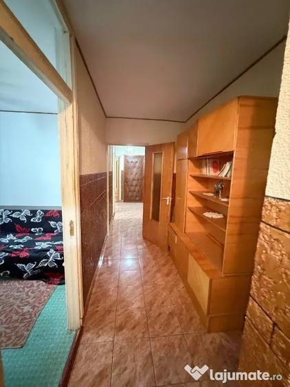 Apartament cu 3 camere decomandat în C5