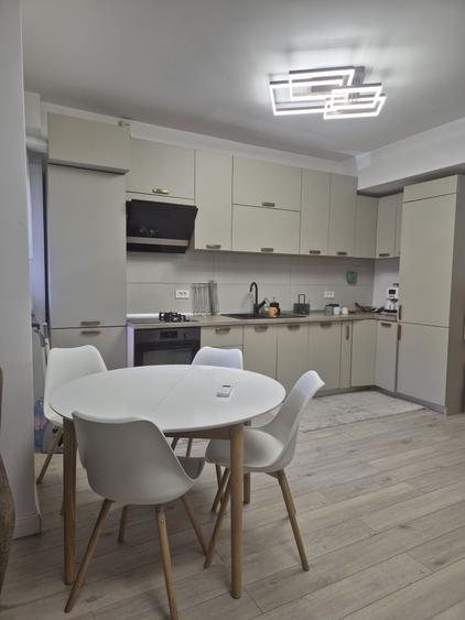 Apartament cu 3 camere decomandat în Cotu