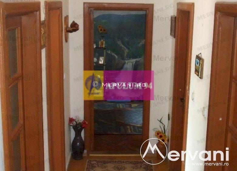 Casă individuală cu 5 camere cu Canalizare în Central