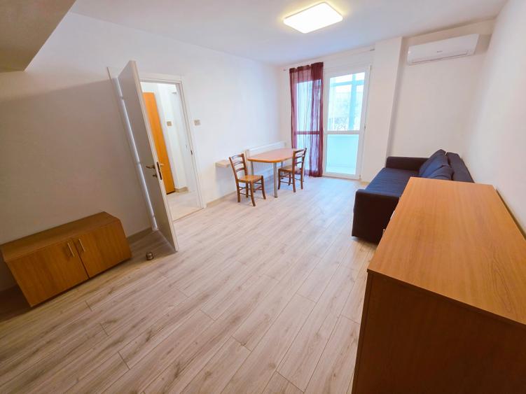 Apartament cu 2 camere semidecomandat, mobilat în Universitate