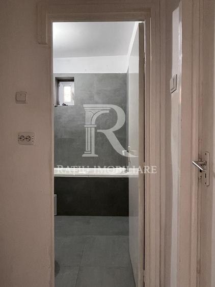 Apartament cu 3 camere semidecomandat în Central