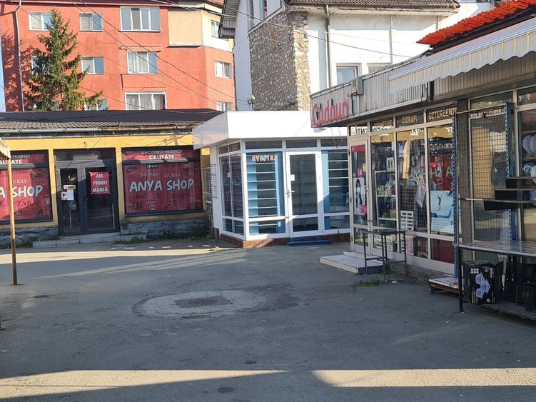 Spațiu comercial, de 12 mp, în Petros