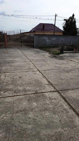 Casă cu 3 camere cu Teren 1566 Mp în Central