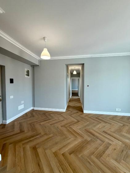 Apartament cu 3 camere decomandat în Aviației