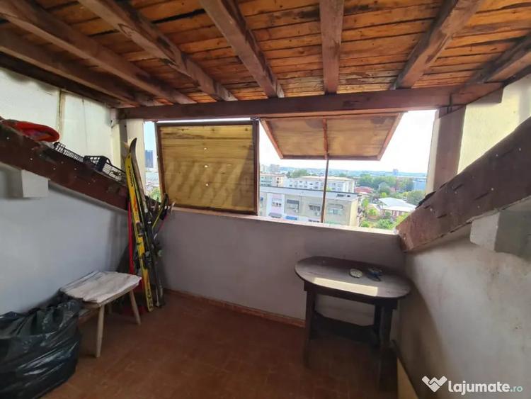 Apartament cu 4 camere decomandat, mobilat în Sărari