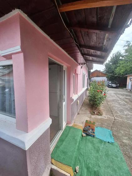 Casă cu 4 camere cu Teren 1030 Mp în Gioseni