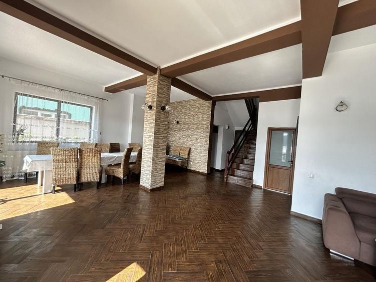 Casă cu 4 camere în Eșelnița