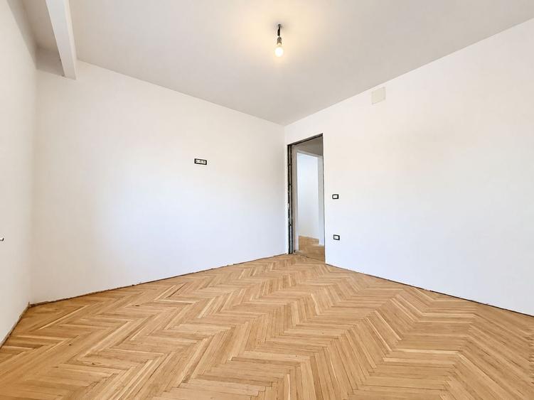 Apartament cu 3 camere decomandat în Lipovei
