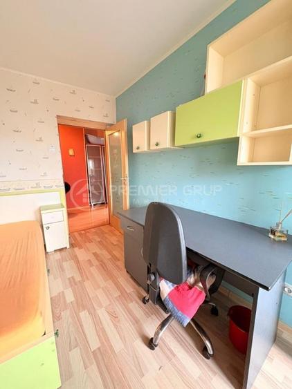 Apartament cu 3 camere decomandat în Dacia