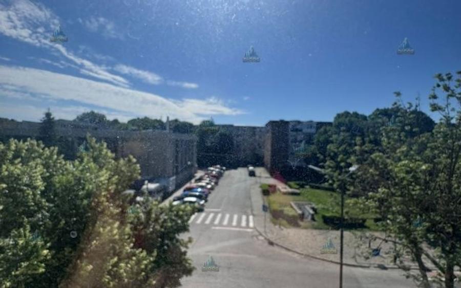 Apartament cu 3 camere semidecomandat în Central