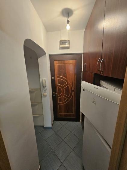 Garsonieră decomandată, mobilată în Tei