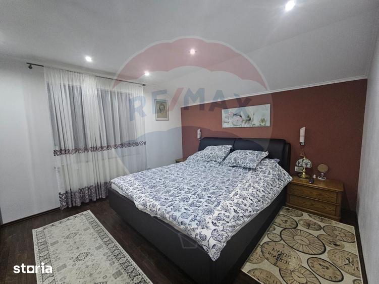 Casă cu 7 camere cu Teren 350 Mp în Central