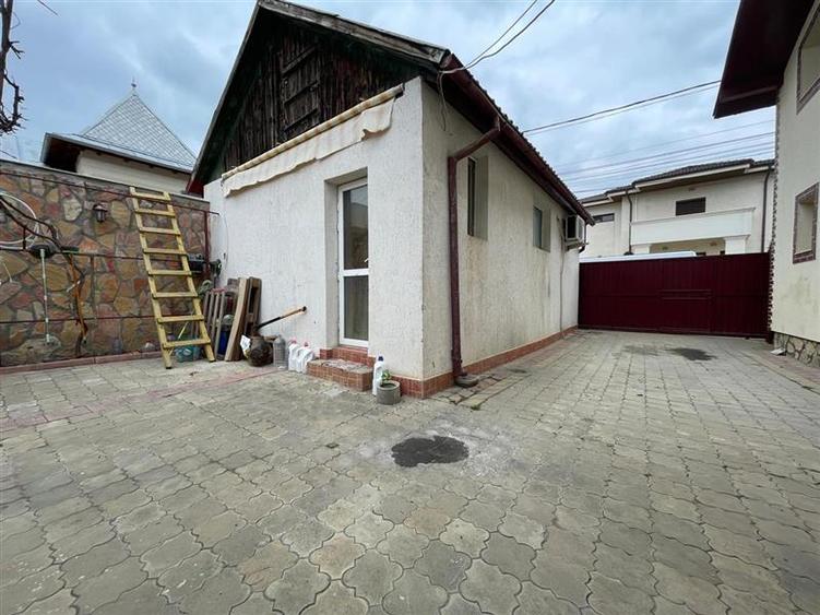 Casă individuală cu 5 camere cu Canalizare în Central